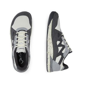Joe Nimble Sneaker Addict – barfotasko för herr i grå, svart och offwhite med bred tåbox, flexibel yttersula och sportig design. Optimal för naturlig rörelse och vardagskomfort.