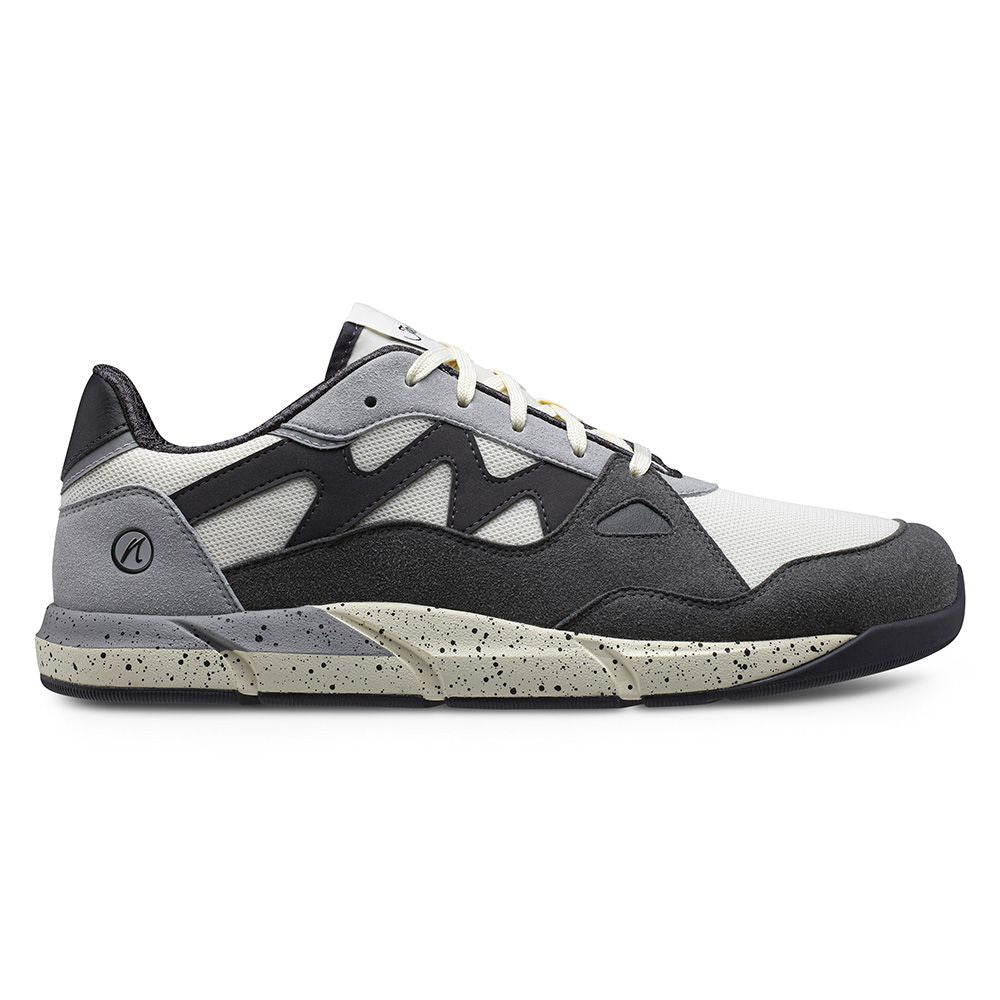 Joe Nimble Sneaker Addict – barfotasko för herr i grå, svart och offwhite med bred tåbox, flexibel yttersula och sportig design. Optimal för naturlig rörelse och vardagskomfort.
