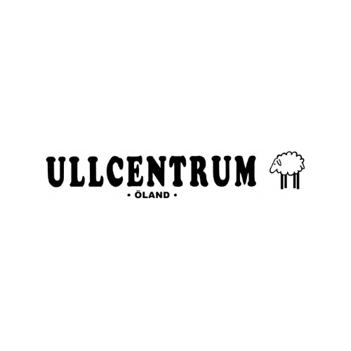 Logotyp för Ullcentrum Öland med svart text i versaler och en liten illustration av ett vitt får till höger, mot vit bakgrund.