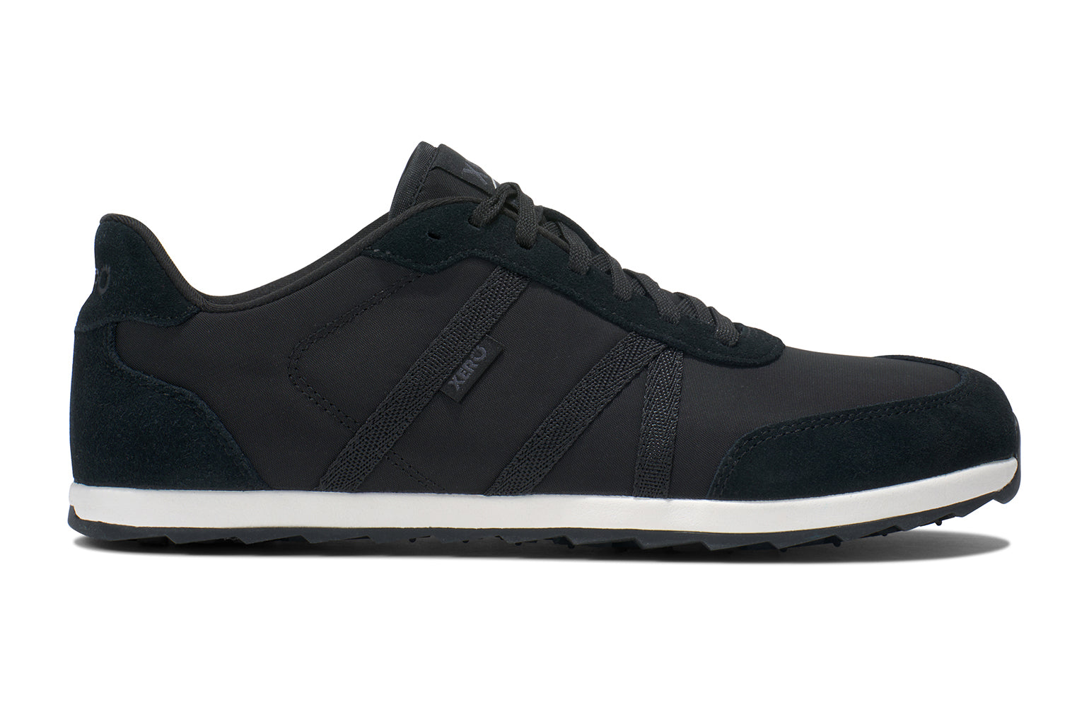 Xero Shoes Wynn Black – minimalistisk barfotasko i svart med retrodesign, bred tåbox och noll drop för naturlig rörelse och komfort